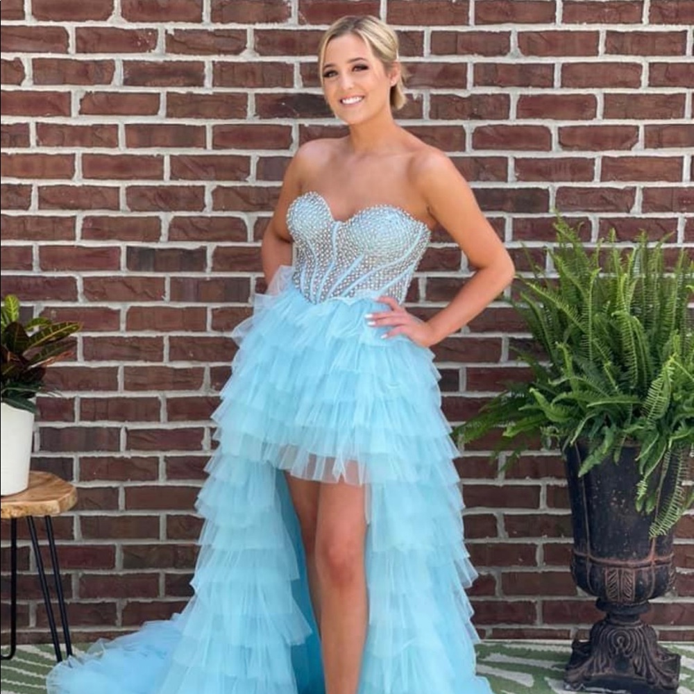 Meet your Posher, Chloe